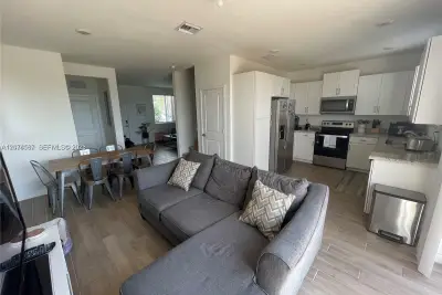 2346 SE 12th Ct, Homestead: photo 1 of 22