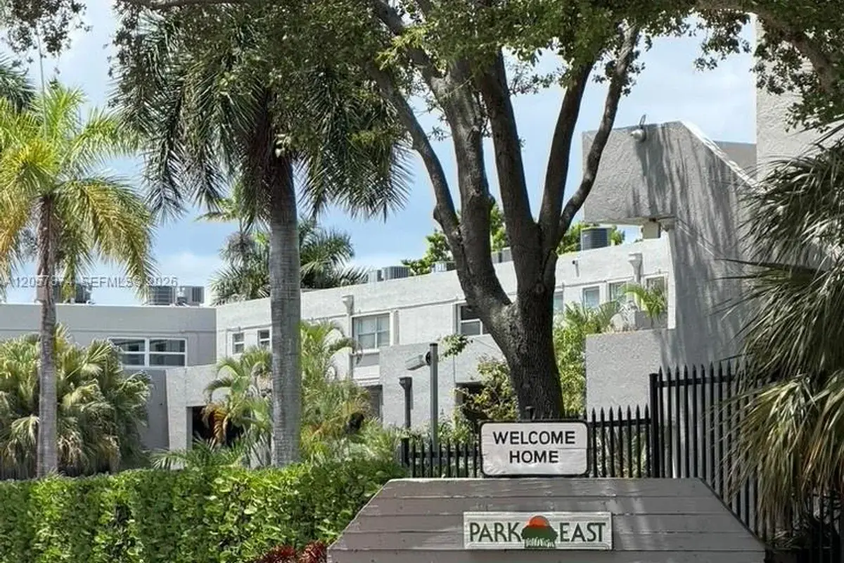 30 NW 87th Ave #C201, Miami: photo 1 of 30