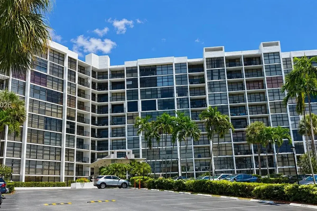 600 Parkview Dr #224, Hallandale Beach: photo 1 of 38