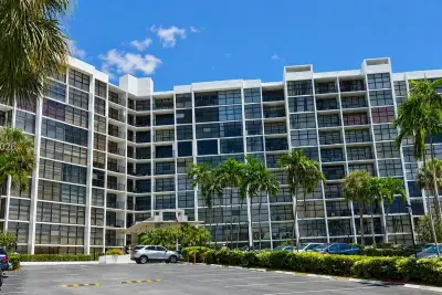 600 Parkview Dr #224, Hallandale Beach: photo 1 of 38