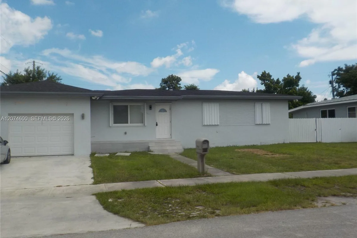 House in Miami: photo 1 of 2