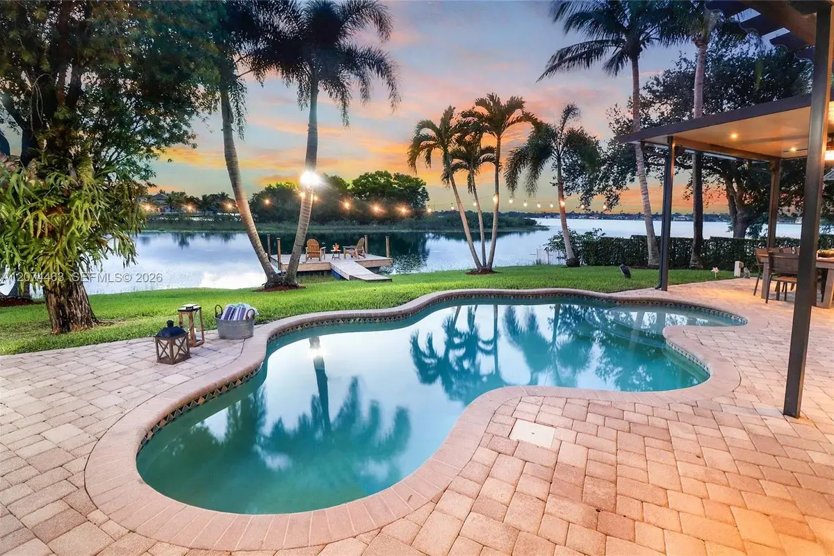 1108 NW 180th Ave, Pembroke Pines: photo 1 of 56