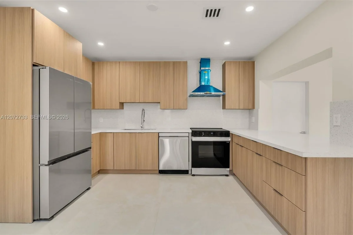 1514 NE 176th St, North Miami Beach: photo 1 of 27