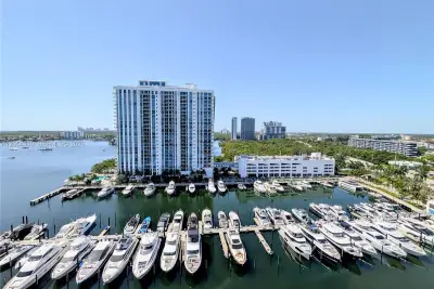 17301 Biscayne Blvd #1501, North Miami Beach: photo 1 of 31