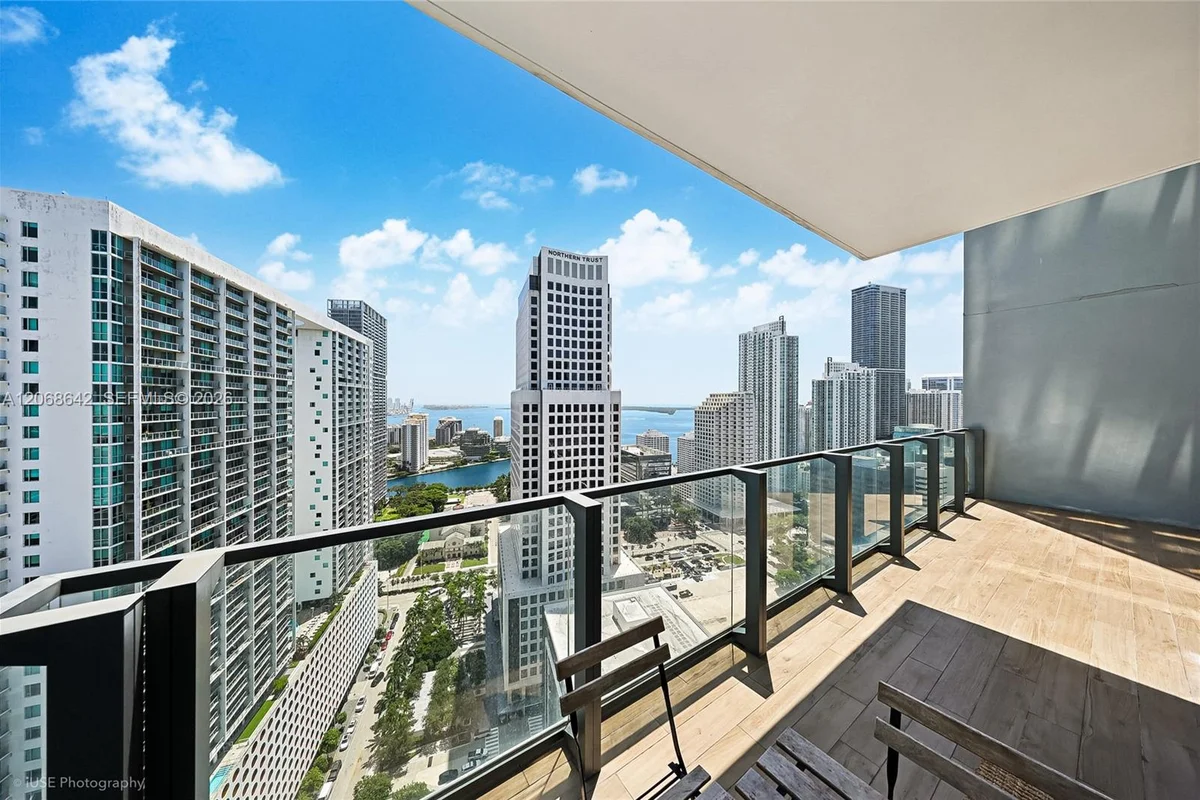 68 SE 6th St #2909, Miami: photo 1 of 10