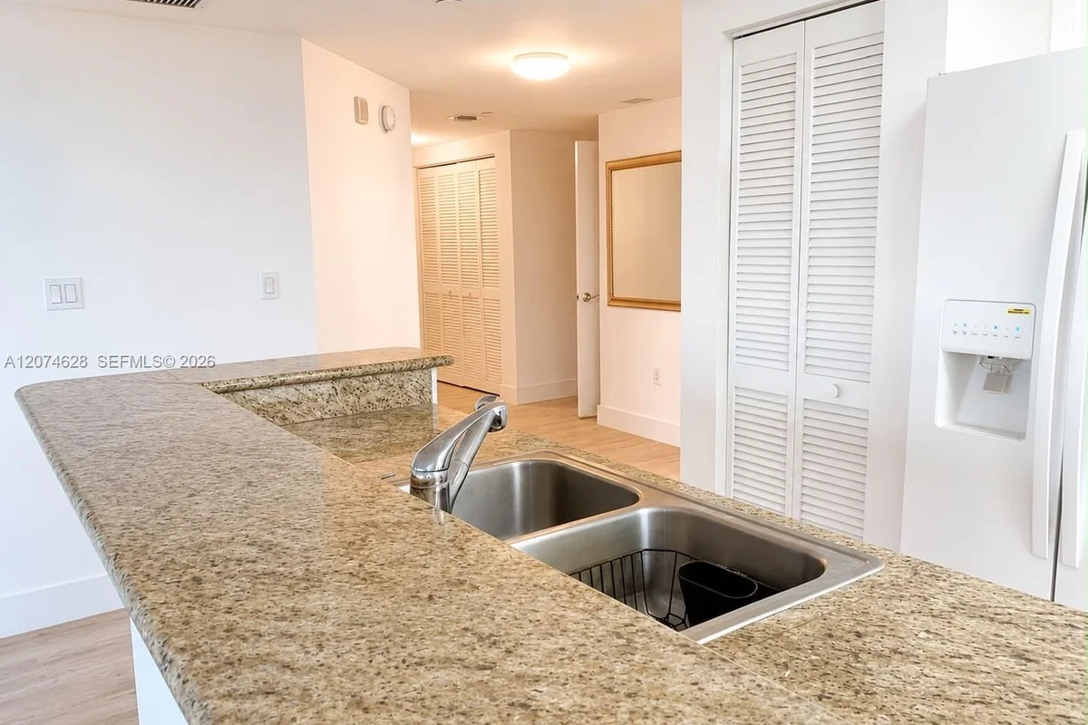 19501 W Country Club Dr #408, Aventura: photo 1 of 12