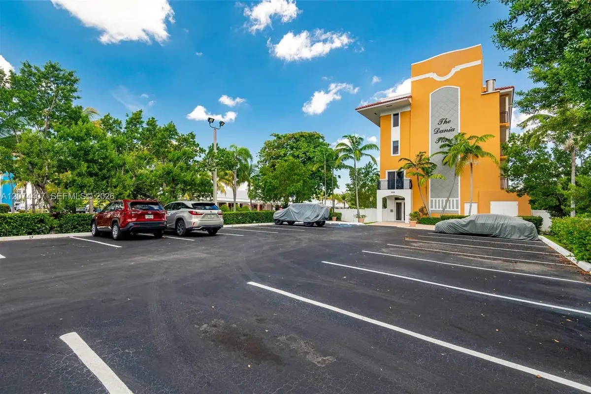 555 E Dania Beach Blvd #9, Dania Beach: photo 1 of 35