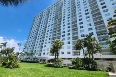500 Bayview Dr #1725, Sunny Isles Beach: photo 1 of 25