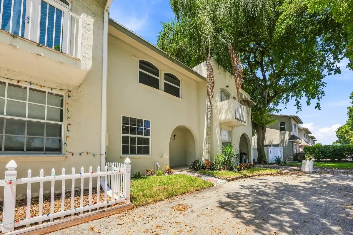 4161 NW 9th Ave #5, Deerfield Beach: photo 1 of 21