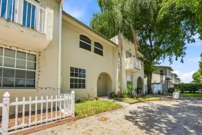 4161 NW 9th Ave #5, Deerfield Beach: photo 1 of 21
