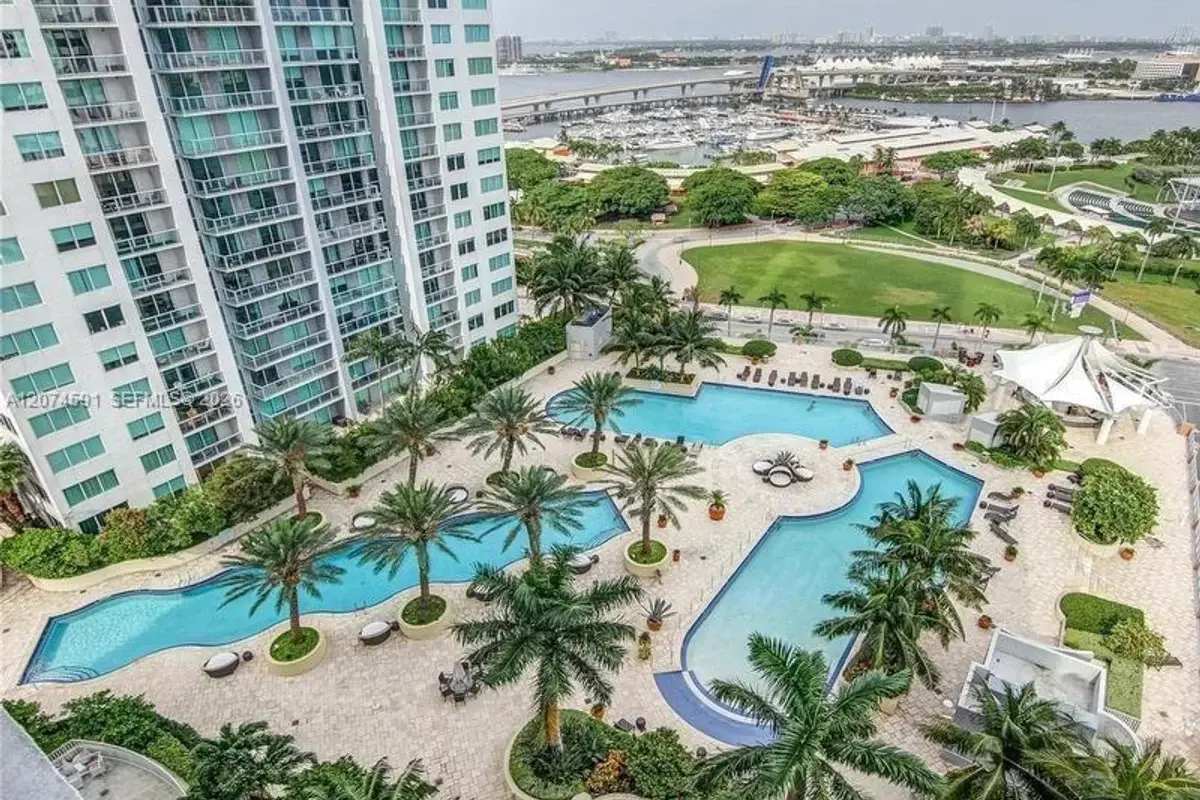 Condo in Miami: photo 1 of 33