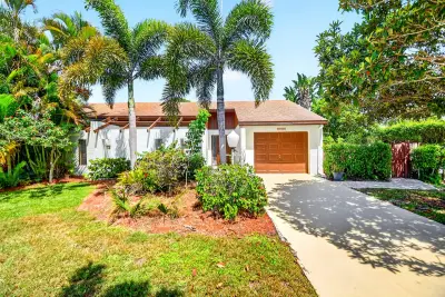 6747 Starkeys Pl, Lake Worth: photo 1 of 101