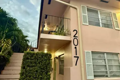 2017 NE 18th St #2, Fort Lauderdale: photo 1 of 16