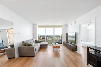 3232 Coral Way #1507, Miami: photo 1 of 34