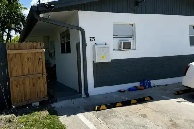 715 NW 15th Ter #1-3, Fort Lauderdale: photo 1 of 10