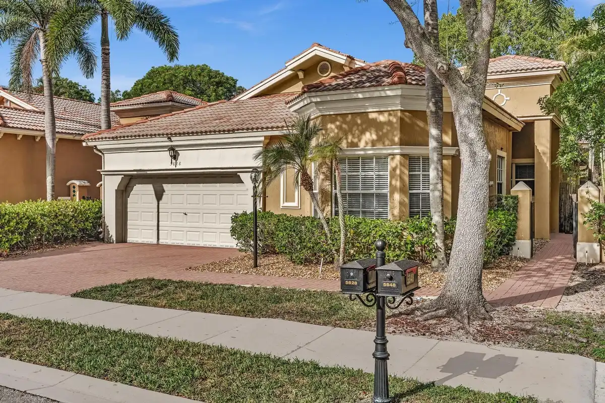 5828 NW 121st Ave, Coral Springs: photo 1 of 51