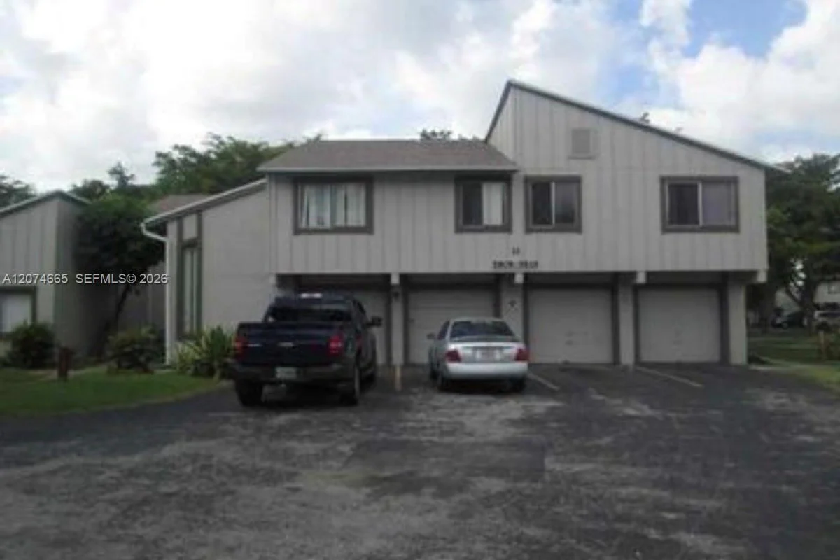 5810 NW 22nd St #21-B, Lauderhill: photo 1 of 4
