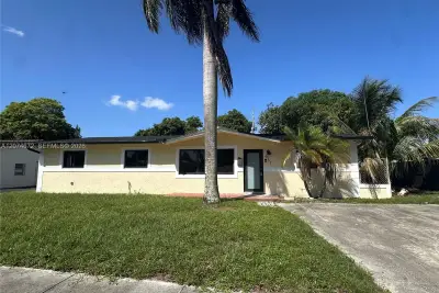 631 NW 37th Ave, Lauderhill: photo 1 of 29