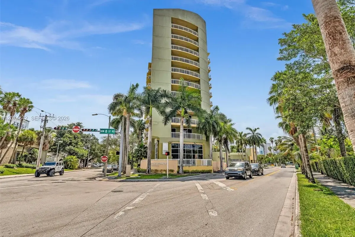816 NW 11th St #1208, Miami: photo 1 of 26
