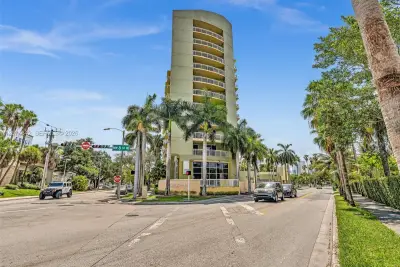 816 NW 11th St #1208, Miami: photo 1 of 26