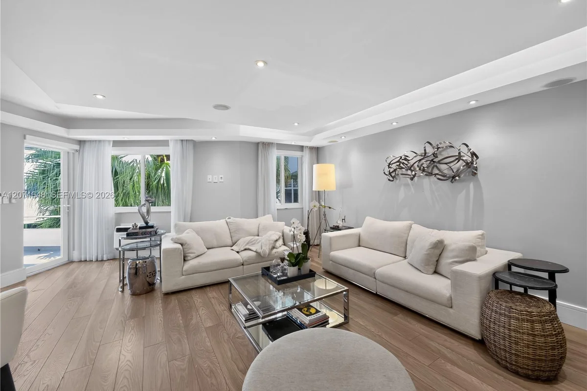 10190 Collins Ave #204, Bal Harbour: photo 1 of 18