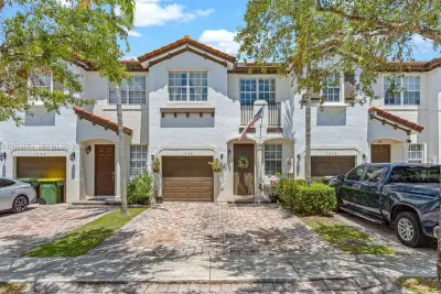 1034 NE 30th Ave, Homestead: photo 1 of 35