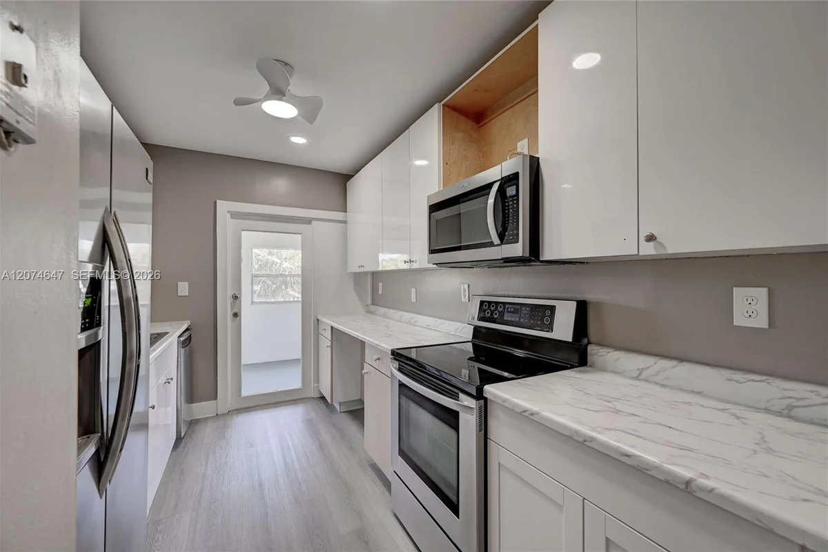 2700 Riverside Dr #303-B, Coral Springs: photo 1 of 29