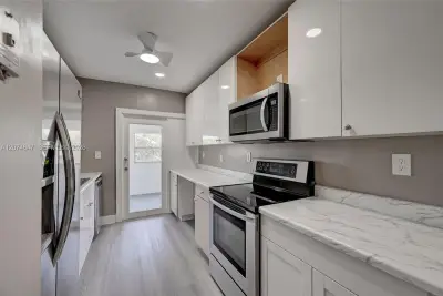 2700 Riverside Dr #303-B, Coral Springs: photo 1 of 29