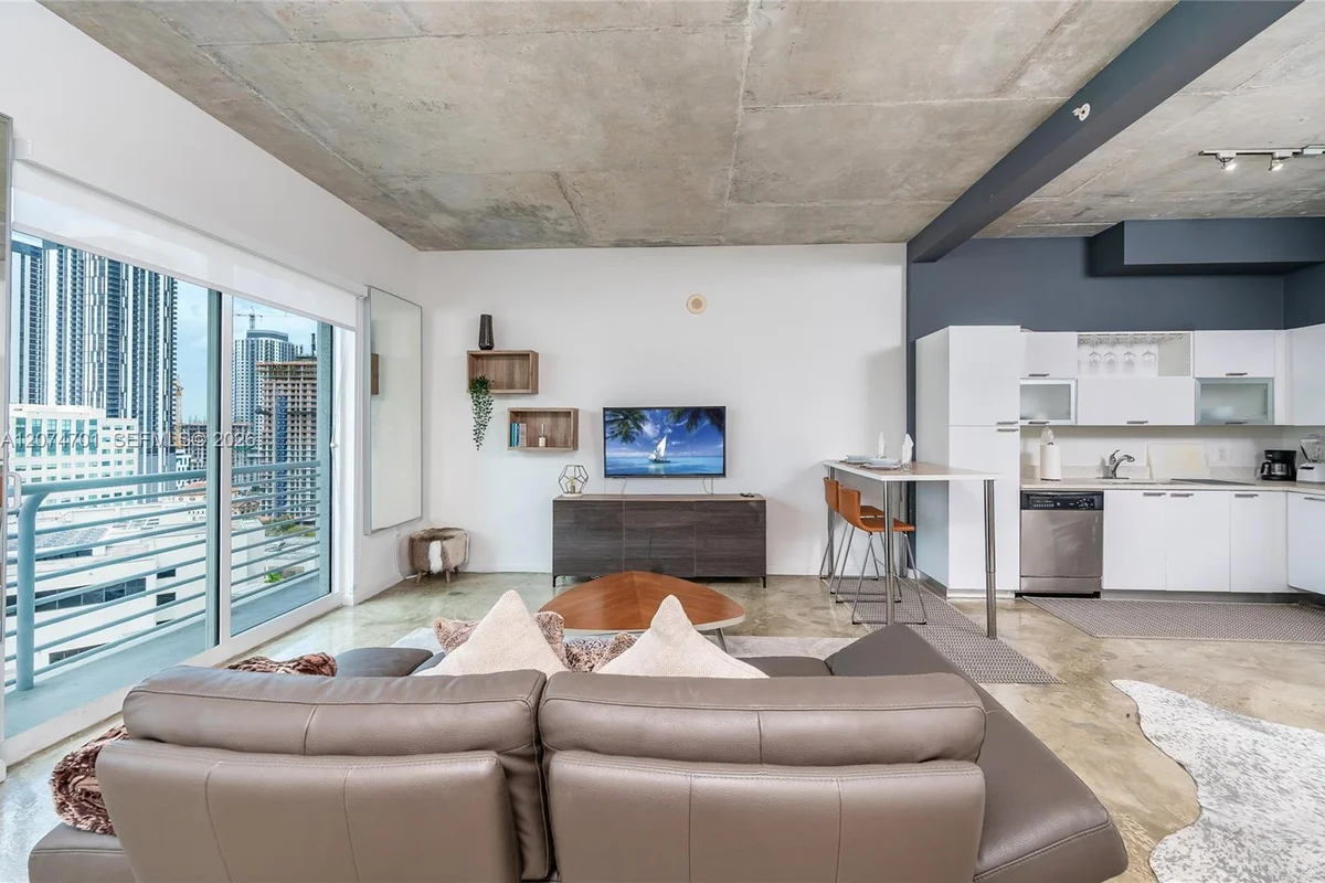 234 NE 3rd St #1703, Miami: photo 1 of 29