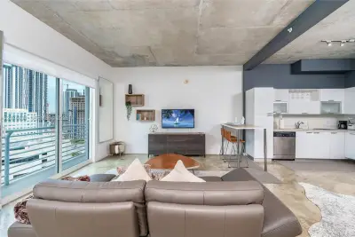 234 NE 3rd St #1703, Miami: photo 1 of 29