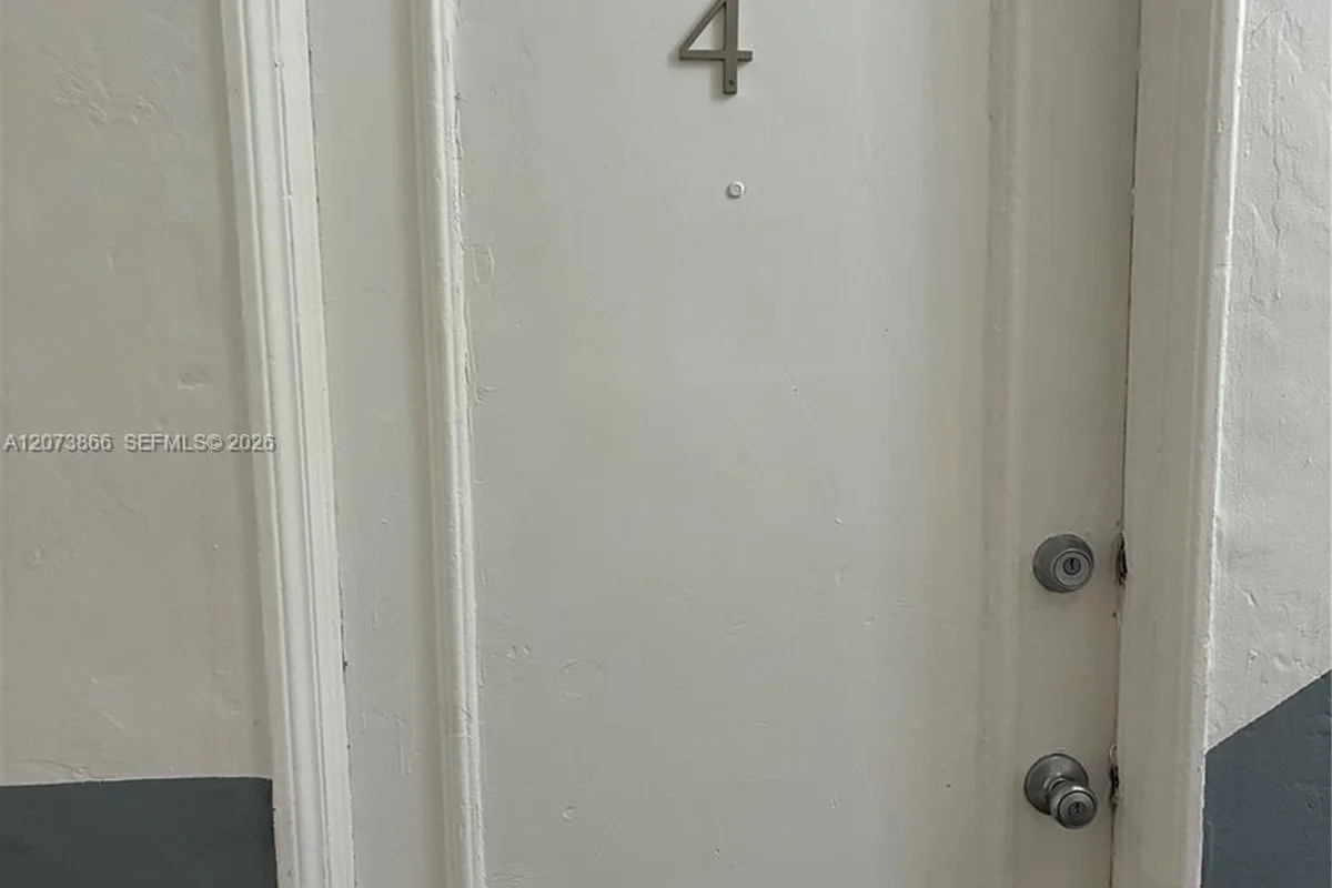 8020 Abbott Ave #4, Miami Beach: photo 1 of 10