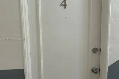 8020 Abbott Ave #4, Miami Beach: photo 1 of 10