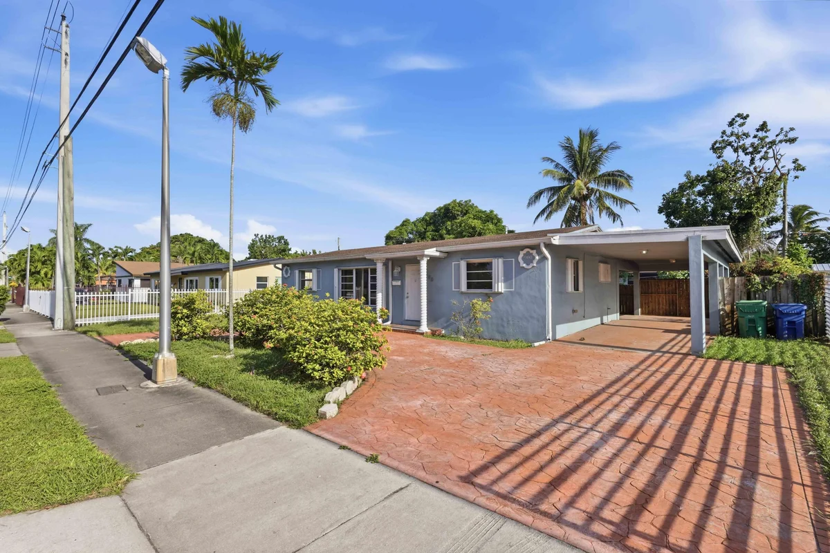 980 NW 183rd St, Miami Gardens: photo 1 of 25