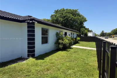 5201 SW 22nd St, West Park: photo 1 of 12