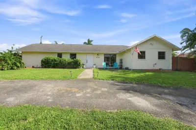 9179 Honeywell Rd, Lake Worth: photo 1 of 28
