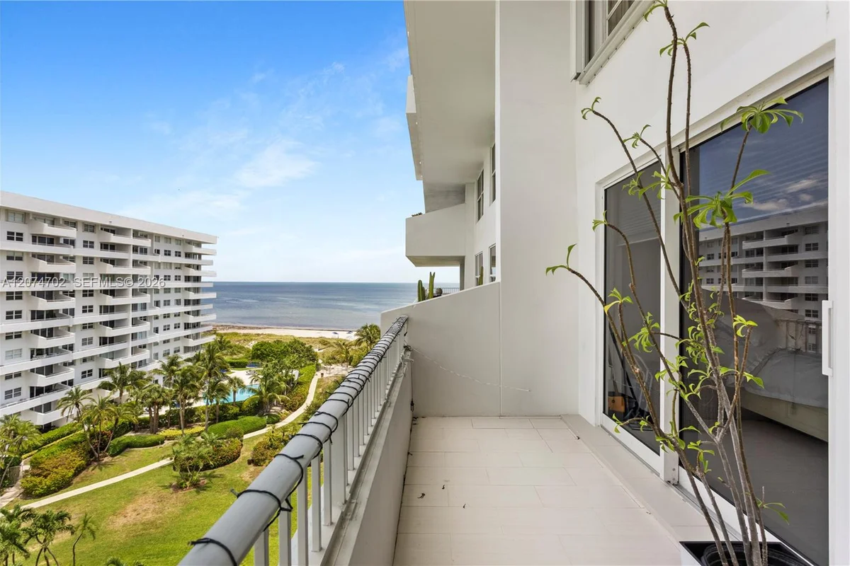 199 Ocean Lane Dr #902, Key Biscayne: photo 1 of 29