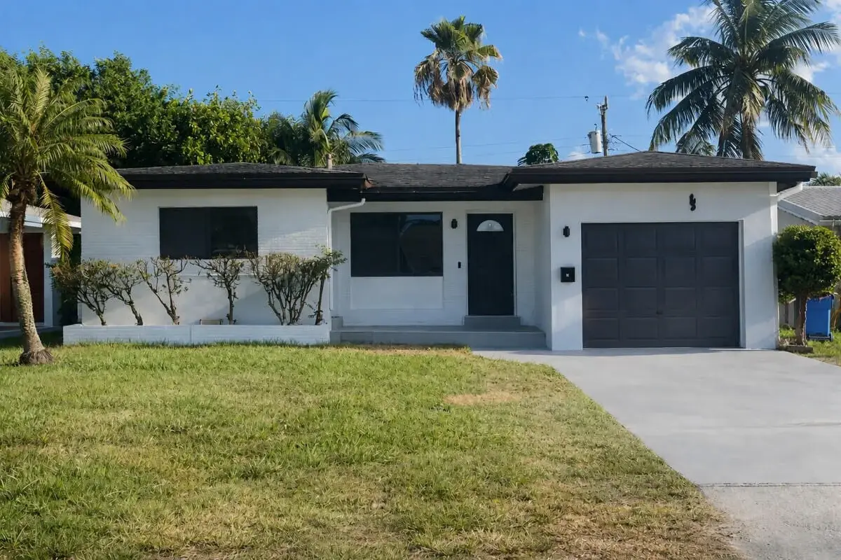 80 NE 48th St, Oakland Park: photo 1 of 21