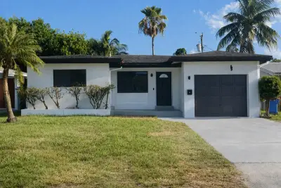 80 NE 48th St, Oakland Park: photo 1 of 21