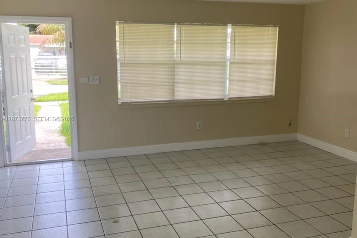 27922 SW 130th Ct, Homestead: photo 1 of 9