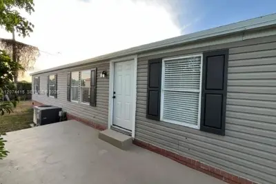 220 NE 12th Ave #29, Homestead: photo 1 of 19