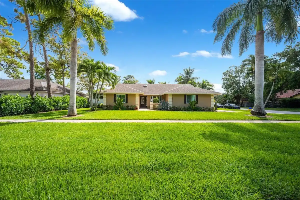 14832 Paddock Dr, Wellington: photo 1 of 36