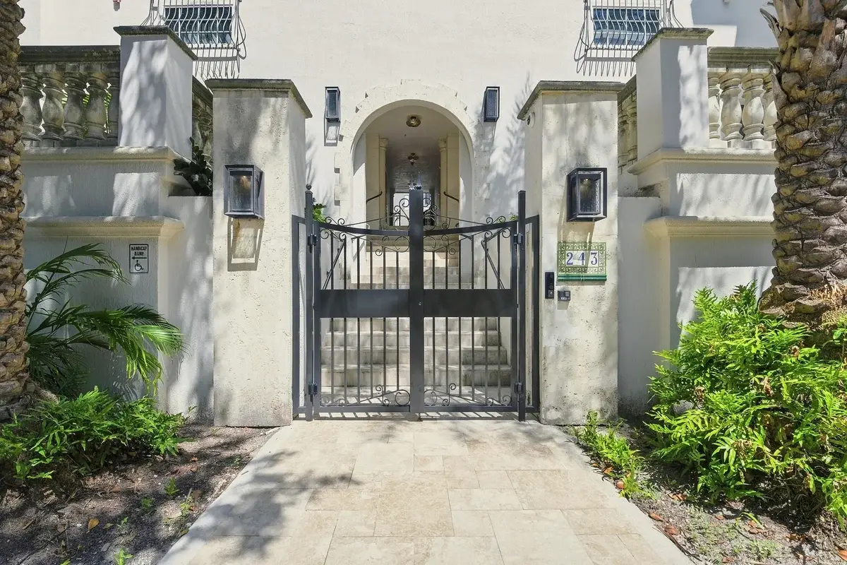 243 Meridian Ave #113, Miami Beach: photo 1 of 37