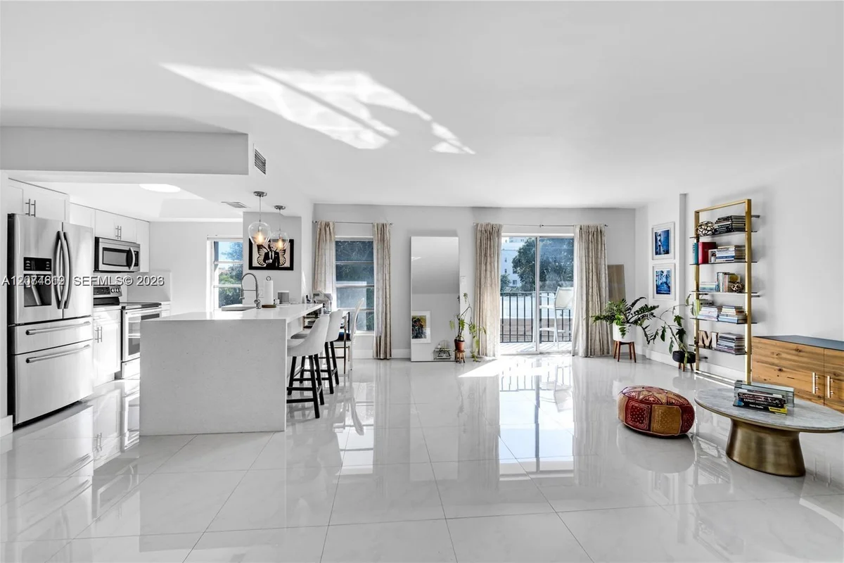 110 Salamanca Ave #403, Coral Gables: photo 1 of 23