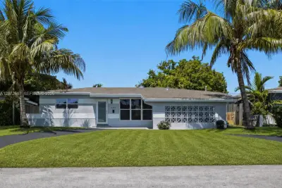 2250 Gulfstream Dr, Miramar: photo 1 of 26