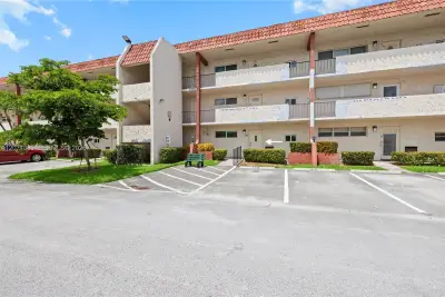 811 S Hollybrook Dr #105, Pembroke Pines: photo 1 of 37