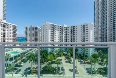 3000 S Ocean Dr #922, Hollywood: photo 1 of 42