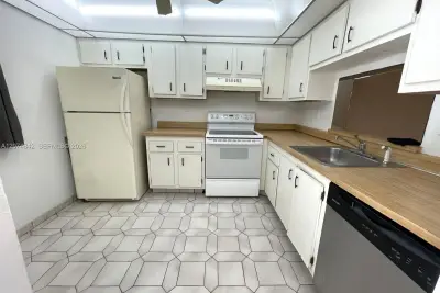 1810 SW 81st Ave #2401, North Lauderdale: photo 1 of 17