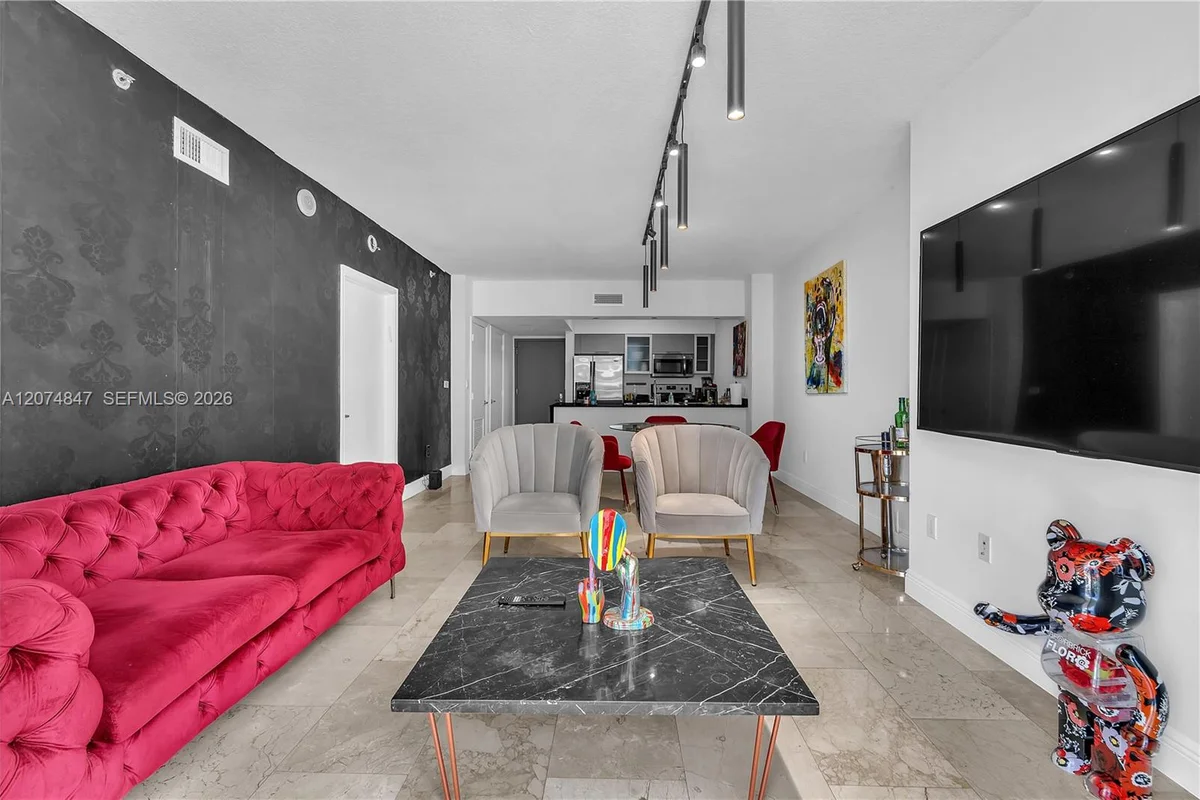 1750 Bayshore Dr #2004, Miami: photo 1 of 17