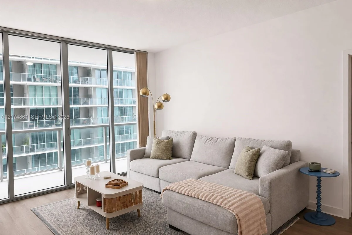 Condo in Miami: photo 1 of 12