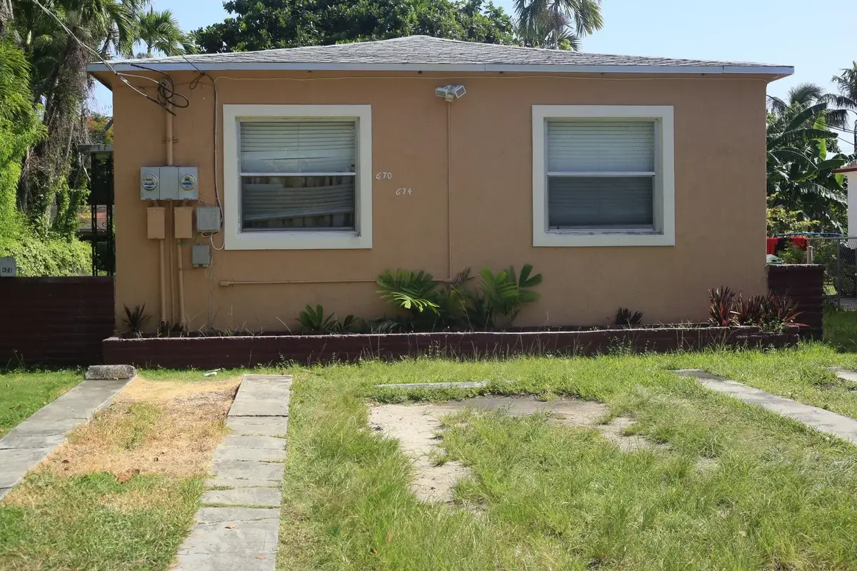 670 NE 87th St, Miami: photo 1 of 13